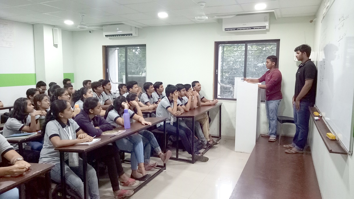 NEET topper of Nashik Centre delivers a Lively interractive Session NEET topper of Nashik Centre delivers a Lively interractive Session
